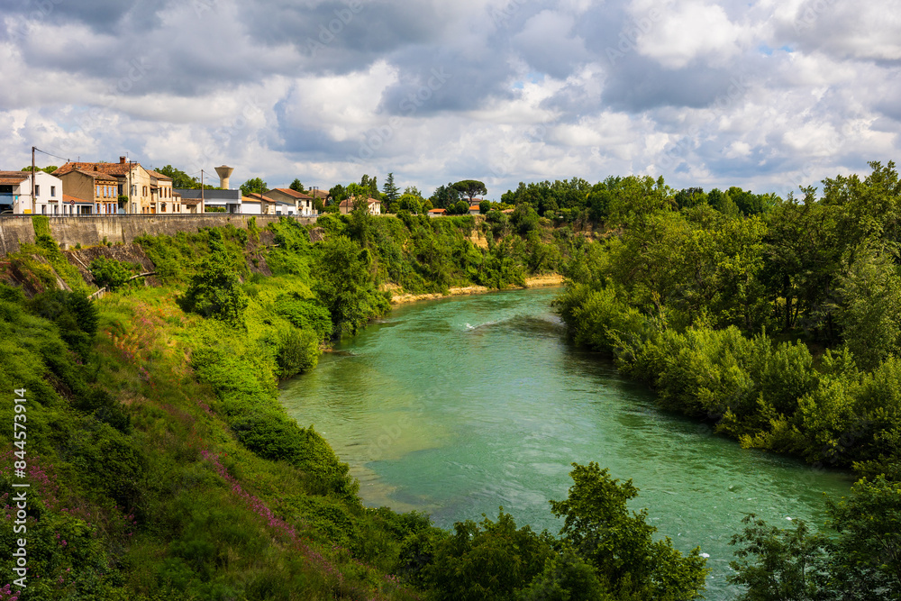 La Garonne serpentant au niveau du centre-ville de Carbonne