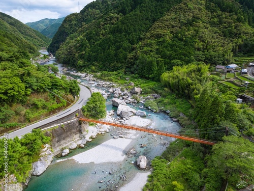 田舎の夏休み、涼し気な川原の風景。高知県吾川郡いの町。ドローン空撮
