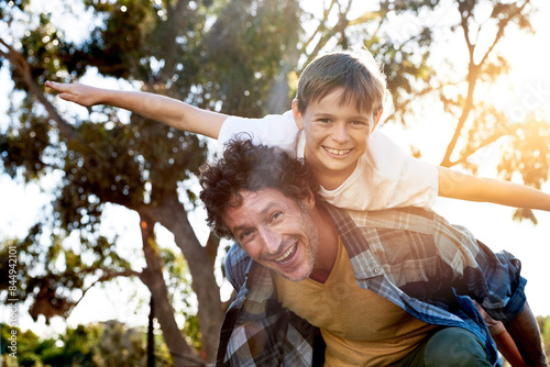 Fotografía Father, boy child and outdoor for piggy back with arms and smile, vacation in Australia with portrait