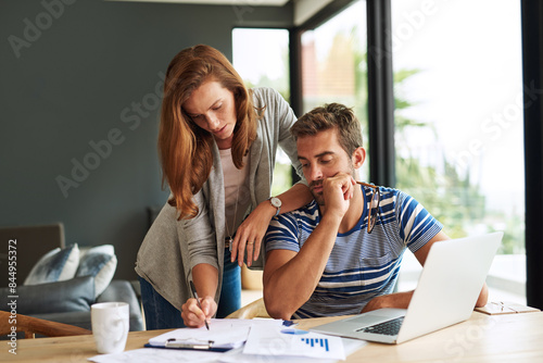 Foto Finance, laptop and writing with couple in home together for bank investment or savings
