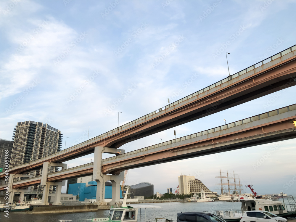 Obraz premium highway bridge in Japan port