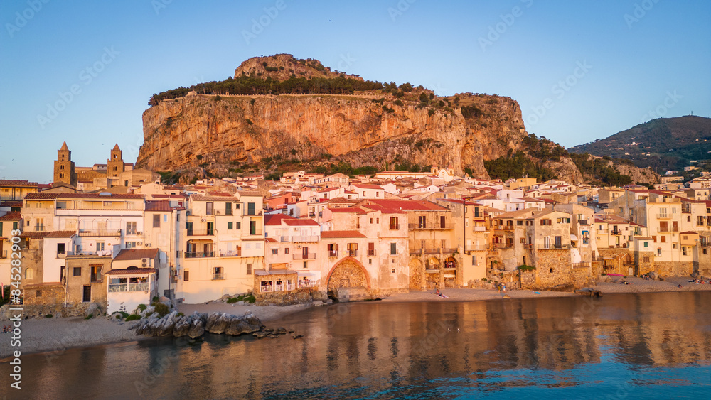 Obraz premium old windmill in trapani salt pond sicily italy 