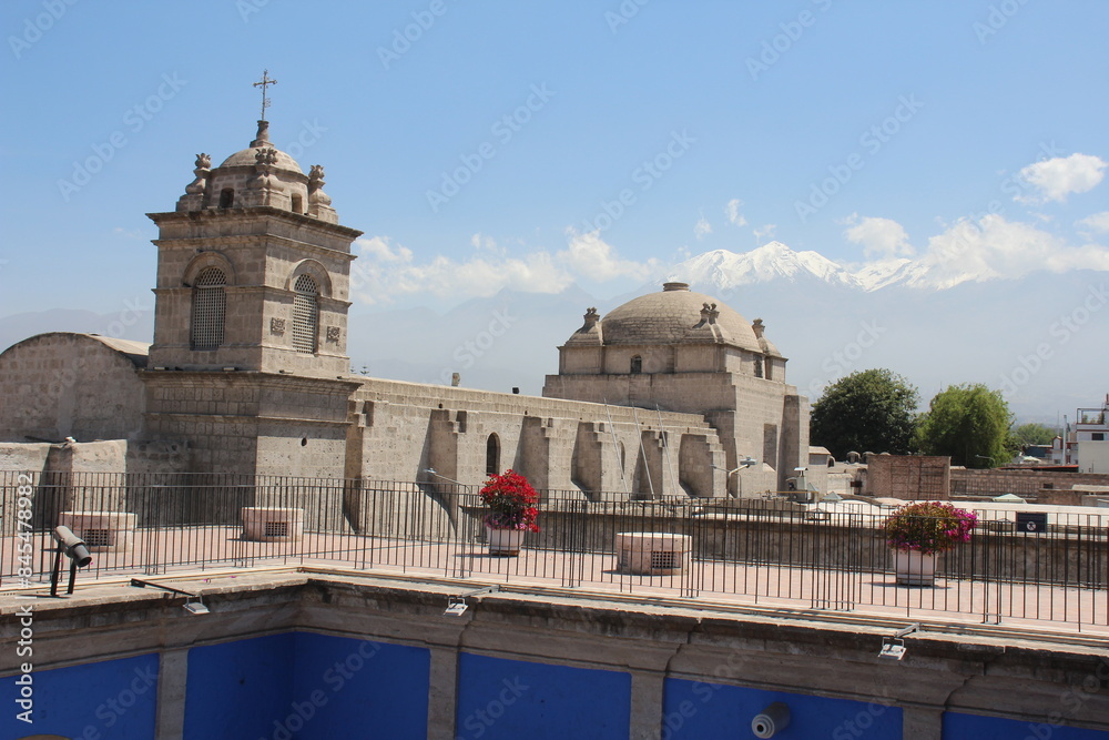 Fototapeta premium plaza de armas and cathedral, arequipa, peru