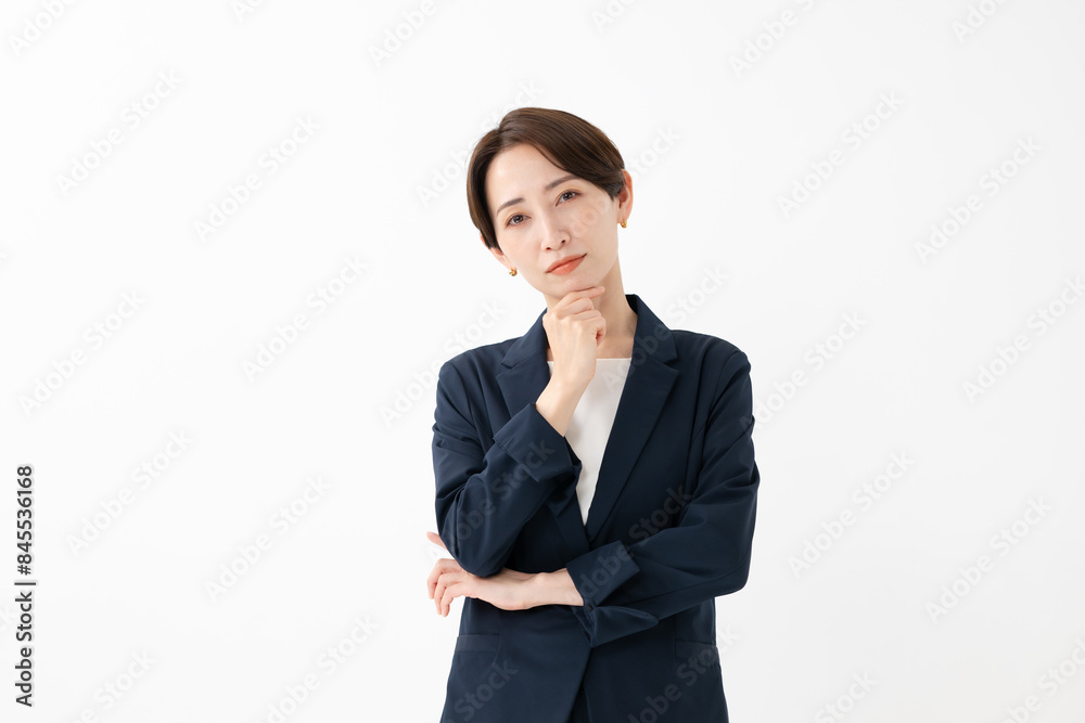 考える女性 考える女性
