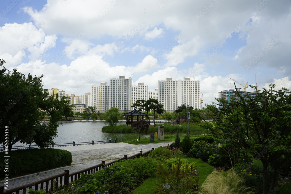 Fototapeta premium This is a view of the village lake park.