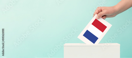 Fotografía France election, ballot box, citizens voting new Parliament, political decision,