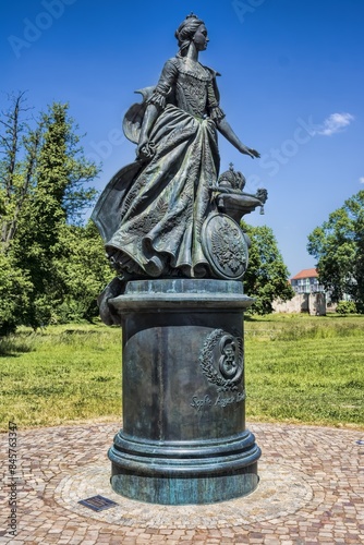 Obraz na płótnie zerbst, deutschland - katharina-denkmal im schlossgarten w salonie