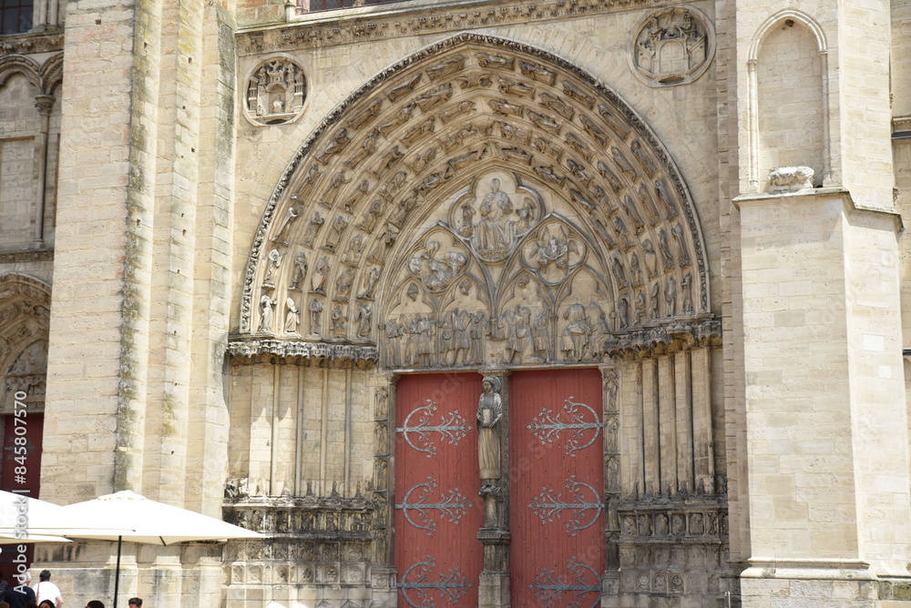 Φωτογραφία Portail de la cathédrale de Sens en Bourgogne. France