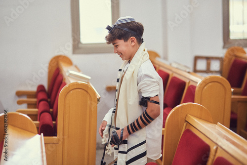 boy bar mitzva Jewish synagogue  