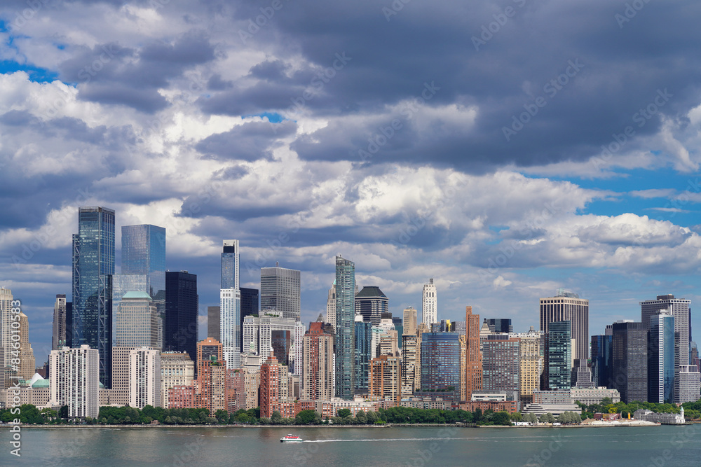 Obraz premium Evening clouds over New York.