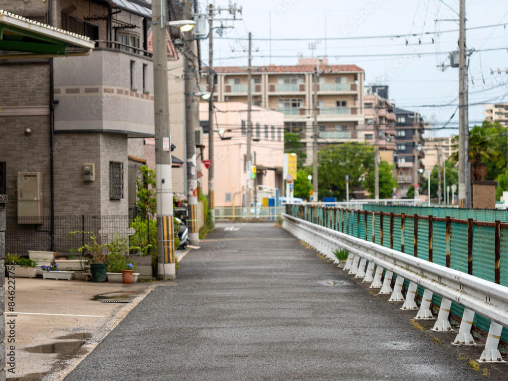 Fototapeta premium 水路が通る大阪の市街地