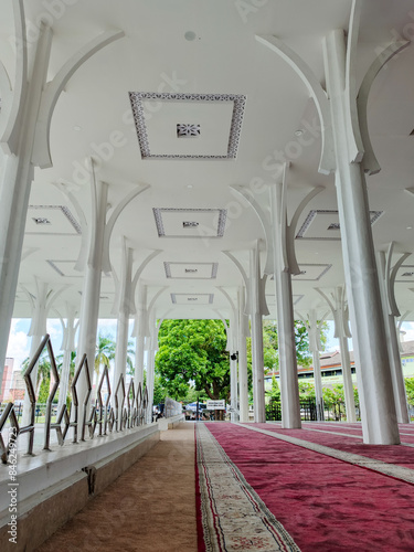 The white pillar mosque is called the Jambi thousand pillar mosque with modern architecture, masjid agung al falah provinsi jambi indonesia photo