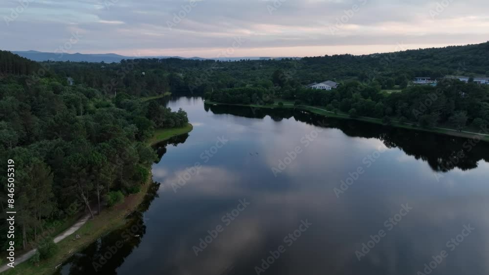 Reflejo de nubes en un embalse de Galicia Reflejo de nubes en un embalse de Galicia