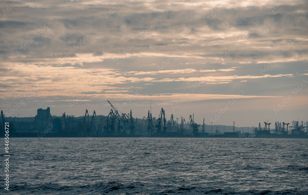 Naklejka premium smoke after the explosion in the seaport war in Ukraine