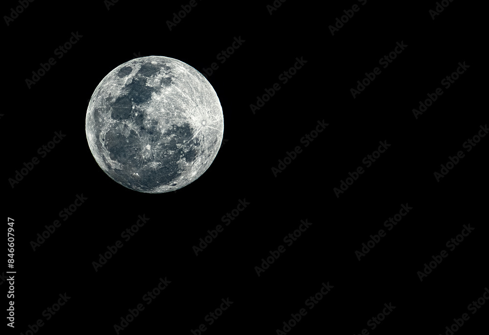 Obraz premium Full moon in black background