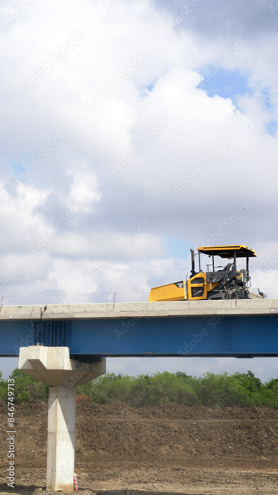 Obraz premium finisher machine work on bridge