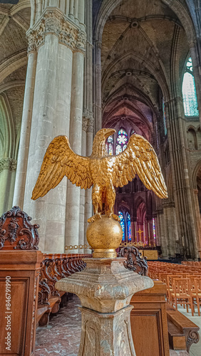 intérieur de la cathédrale de Reims (Champagne-Ardenne, France) 