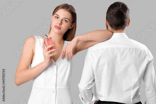 Young couple with perfume o...