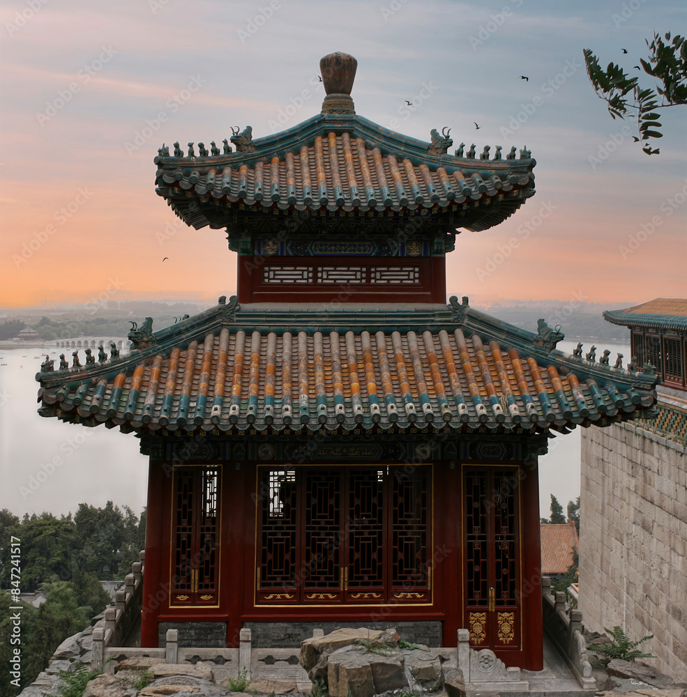 Obraz premium One of the Buddhist temples located on the Hill of Longevity within the Summer Palace complex in Beijing, China