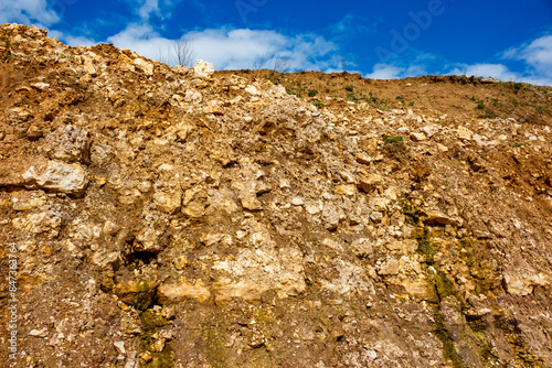 Fotografija Carboniferous limestone outcrops oozing water