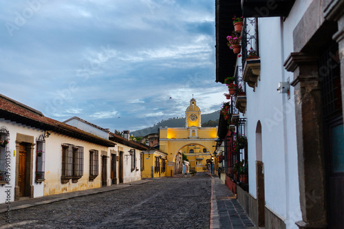 Santa Catarina arch in Antigua Guatemala © Cavan