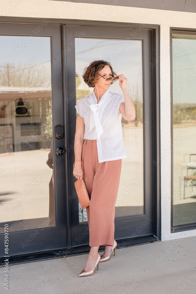 Obraz premium Women walking outside putting on sunglasses