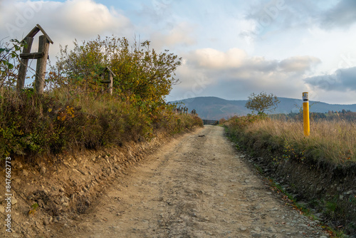 Widok z Płone na Romankę i Rysiankę, jesień, październik 2022