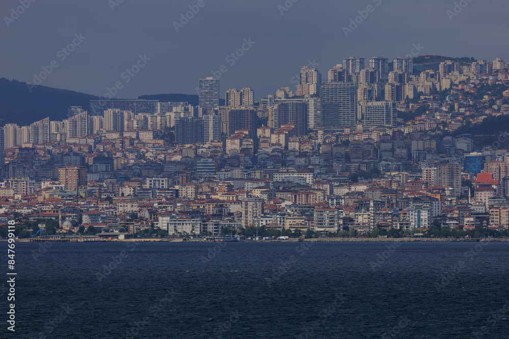 Obraz premium Citycape, View of the Bosphorus in Istanbul city on sunny summer day, in a public place.