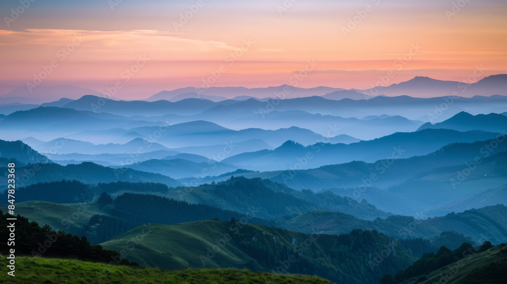 Obraz premium Serene mountain layers during a calm and peaceful dusk