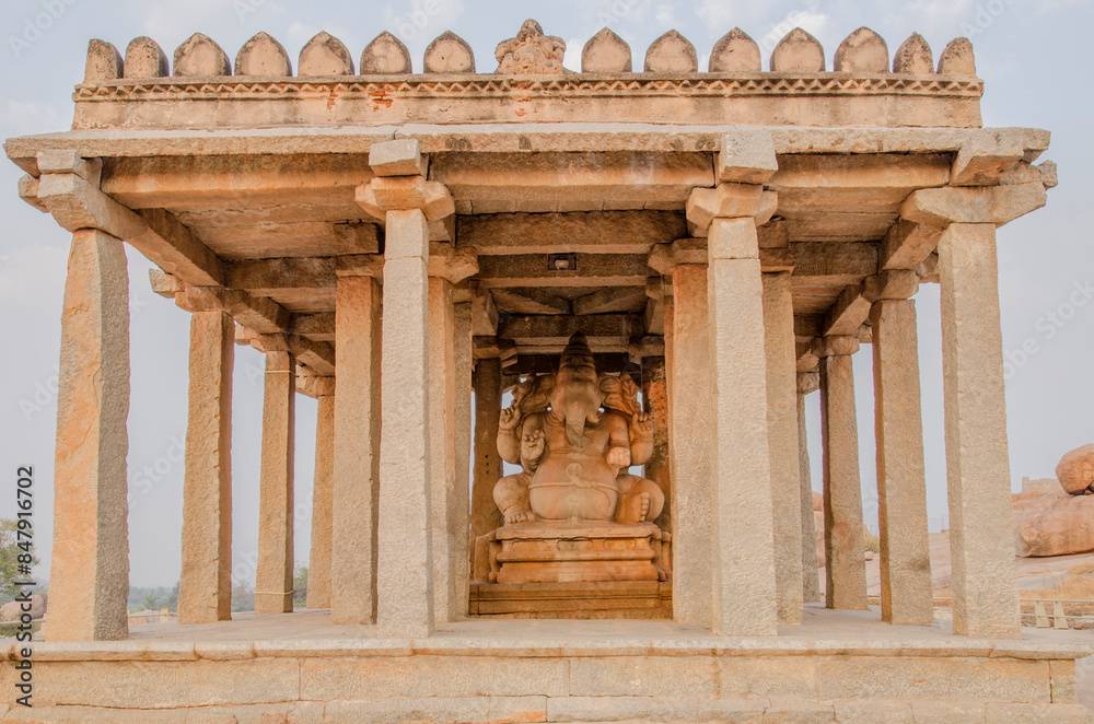 Obraz premium Sasivekalu Ganesha Temple, Hampi, Karnataka, India, Asia.
