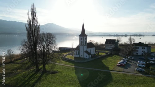 Busskirch in Rapperswil-Jona, SG, Schweiz
[Fly Back] photo