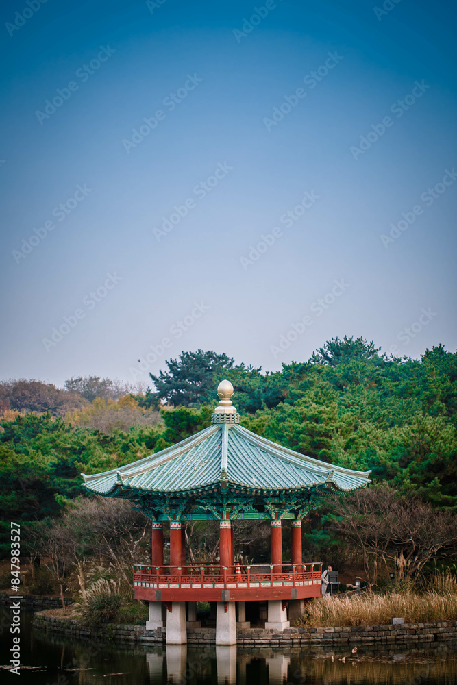 Sunset at the Hyangwonjeong Pavilion in the center of the pond in the Gyeongbokgung palace, Seoul, South Korea.
