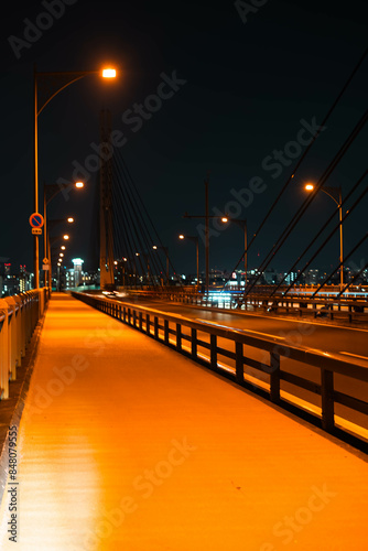 夜の大橋