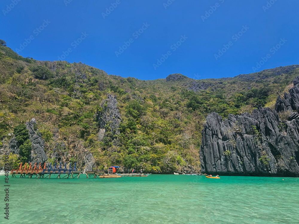 Obraz premium Clear water and beautiful landscape of lagoon located in Palawan in the Philippines