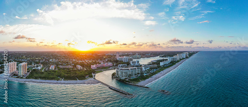 Bild auf Leinwand Beautiful aerial panoramic shot of Boca Raton, Florida at sunset