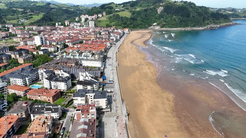 La mejor vista desde un dron de Zarautz y Zumaia