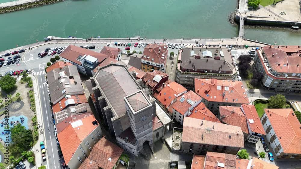 La mejor vista desde un dron de Zarautz y Zumaia