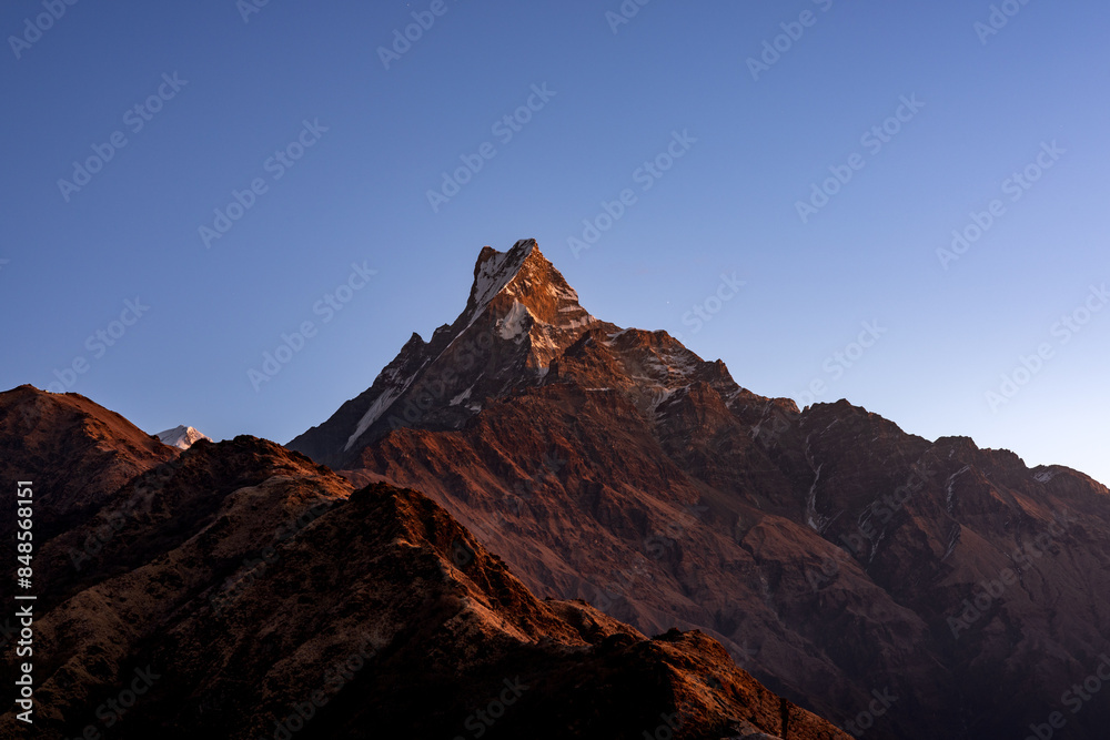 Obraz premium Machapuchare, Fishtail Mountain. Annapurna massif of Gandaki Province, north-central Nepal. View from Mardi Himal Trek, Annapurna Sanctuary. Teahouse Trek Hiking Destination, Himalayan Mountain Range.