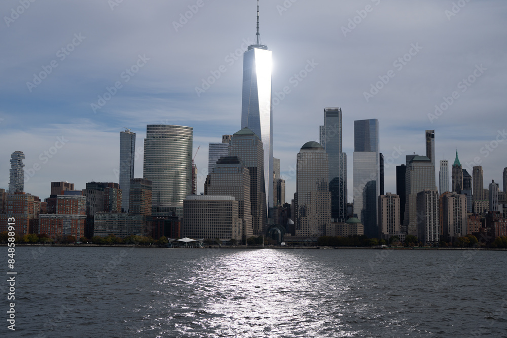 Fototapeta premium Manhattan's beautiful skyline, New York, United States. Panorama view of New York city skyline in Midtown Manhattan. USA NYC. American big city. Lower Manhattan skyline at sunny day.