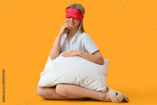 Pretty young woman with pil...