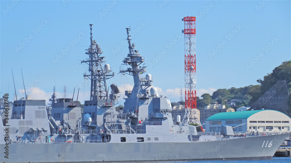 米軍横須賀基地に停泊するアメリカ海軍の駆逐艦