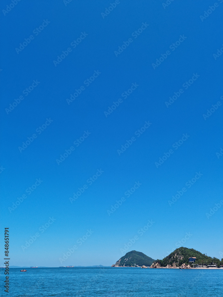 This is Beolcheonpo Beach in Seosan, South Chungcheong Province, South Korea.
This is Beolcheonpo Beach in Seosan, South Chungcheong Province, South Korea.