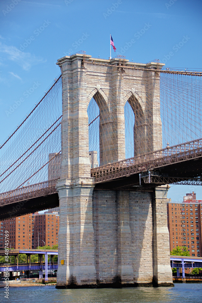 Fototapeta premium Brooklyn Bridge with New York skyline in background