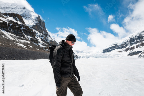 Bergsteiger auf kanadischem Gletscher: Abenteuer und Natur in Reinform