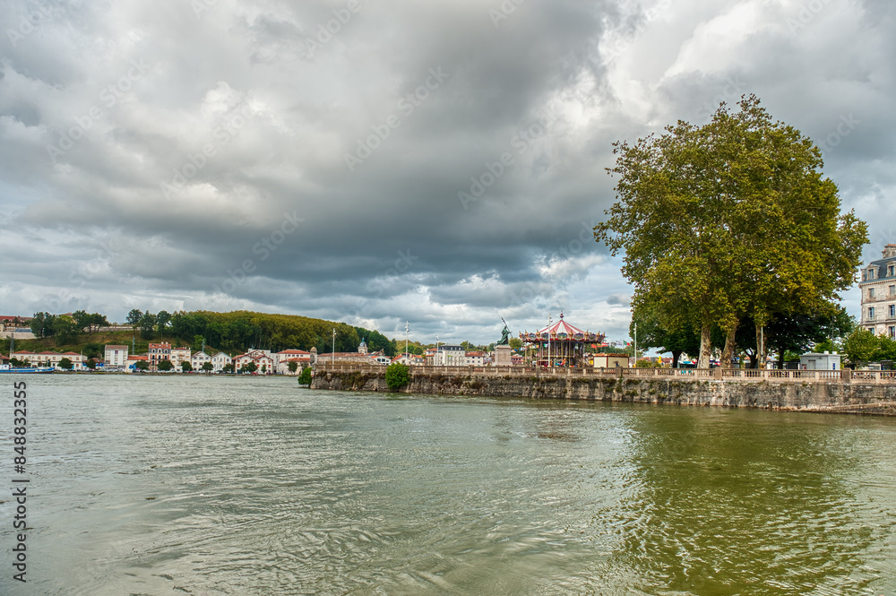 Obraz premium Bayonne is a city in the French Basque Country, at the confluence of the Nive and Adour rivers, in southwestern France.