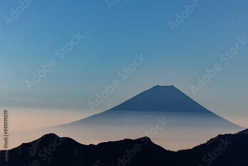 朝の富士山 仙丈ケ岳