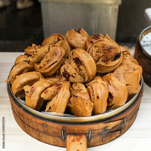 Brown sugar steamed bread is a kind of sweet food that is placed in brown sugar inside the steamed bread, and it is also one of the favorite breakfast foods of Chinese people. photo