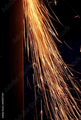Obraz na płótnie iskry, pomarańczowe iskry, iskry ze szlifierki kątowej podczas cięcia metalu, orange sparks, sparks from the grinder, Sparks from cutting metal of angle grinder, spark from the grinding wheel w salonie