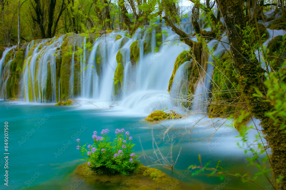 Obraz premium Jiuzhaigou, Aba, Sichuan Province - lakes and mountains under the blue sky