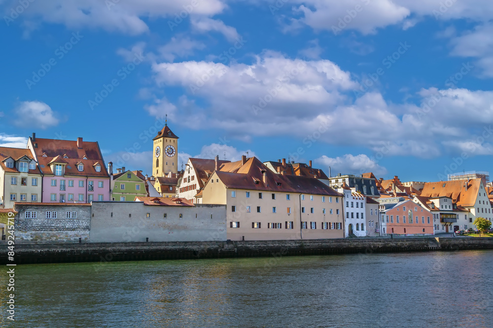 Obraz premium View of Regensburg from Danube river, Germany